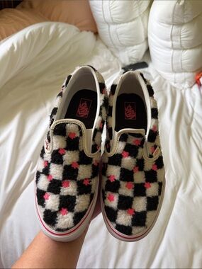 Vans Women’s - Checkerboard Faux Fur Slip-On - Juniors size 7